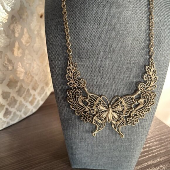 Butterfly necklace gold, choker or longer - Picture 2 of 3